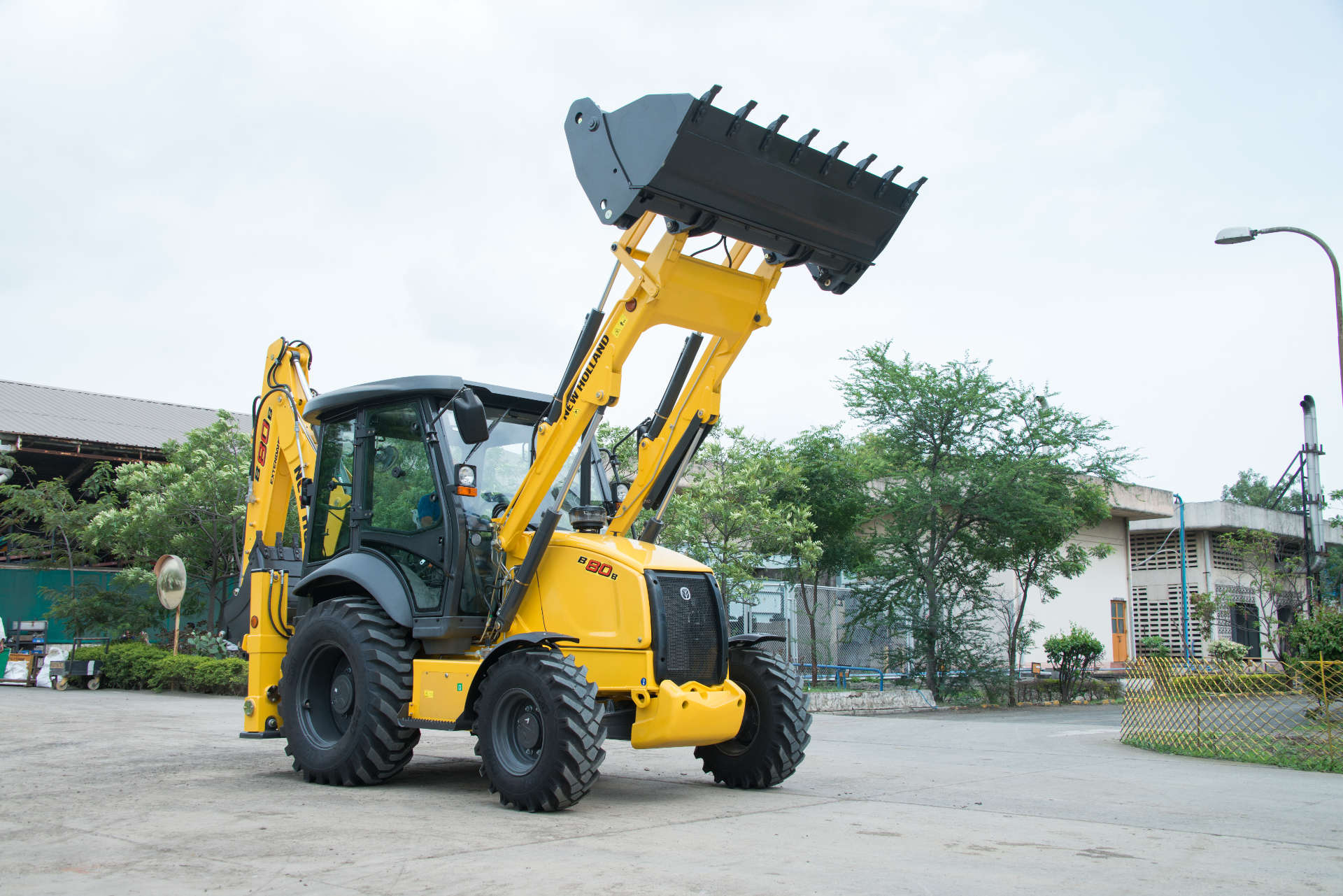Экскаватор погрузчик New Holland B80B