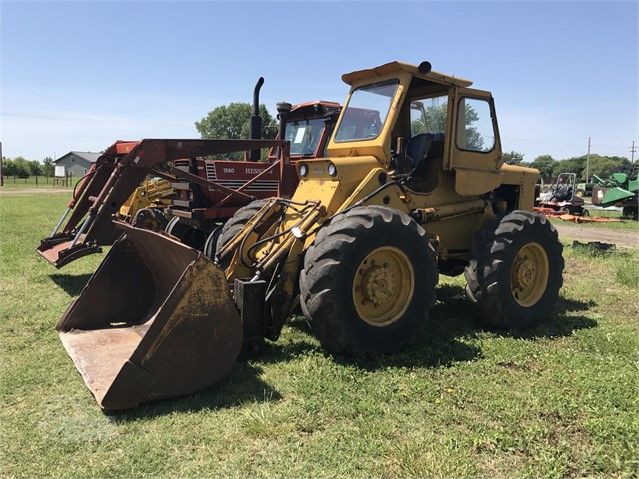 Первый в мире колесный погрузчик Case W9