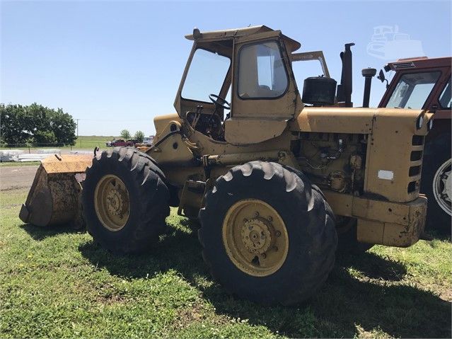 Первый в мире колесный погрузчик Case W9