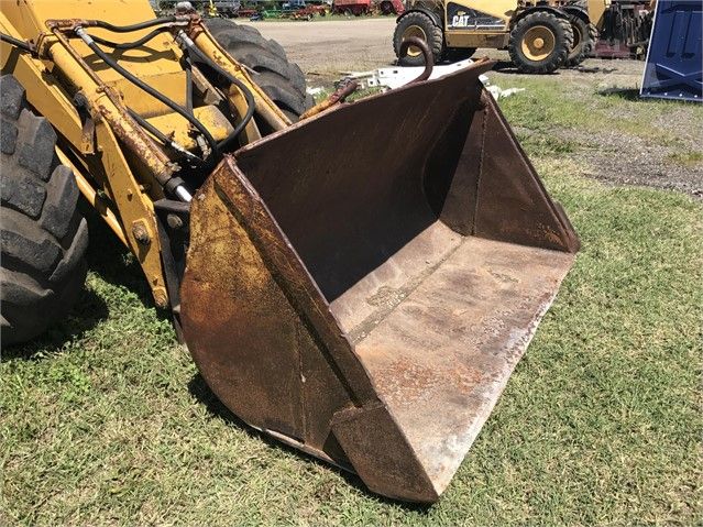 Первый в мире колесный погрузчик Case W9