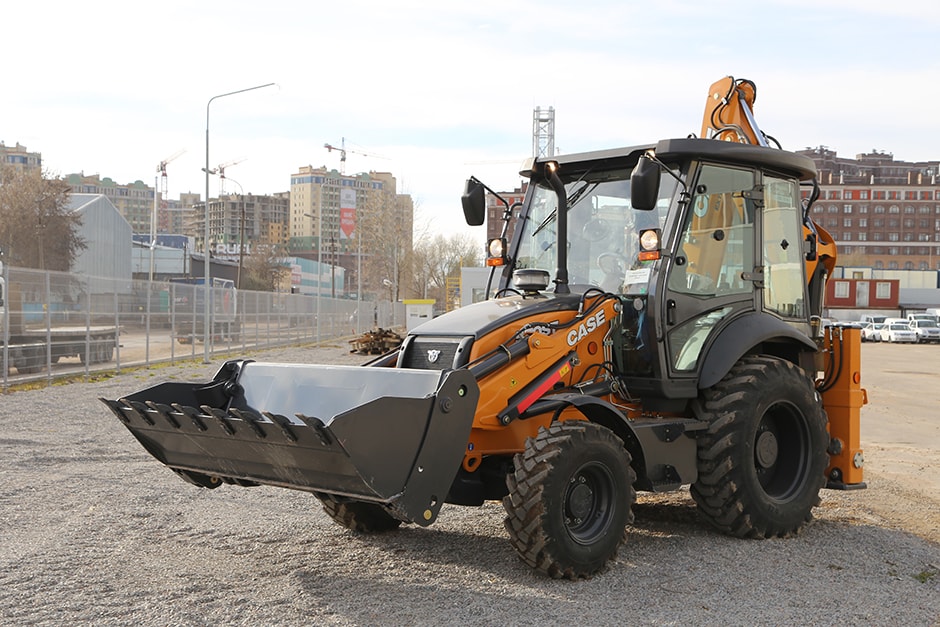 Экскаватор-погрузчик Case 570ST