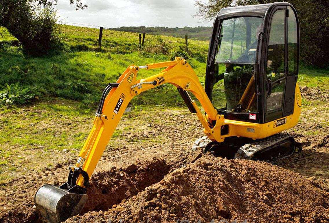 Мини-экскаватор для работ по благоустройству