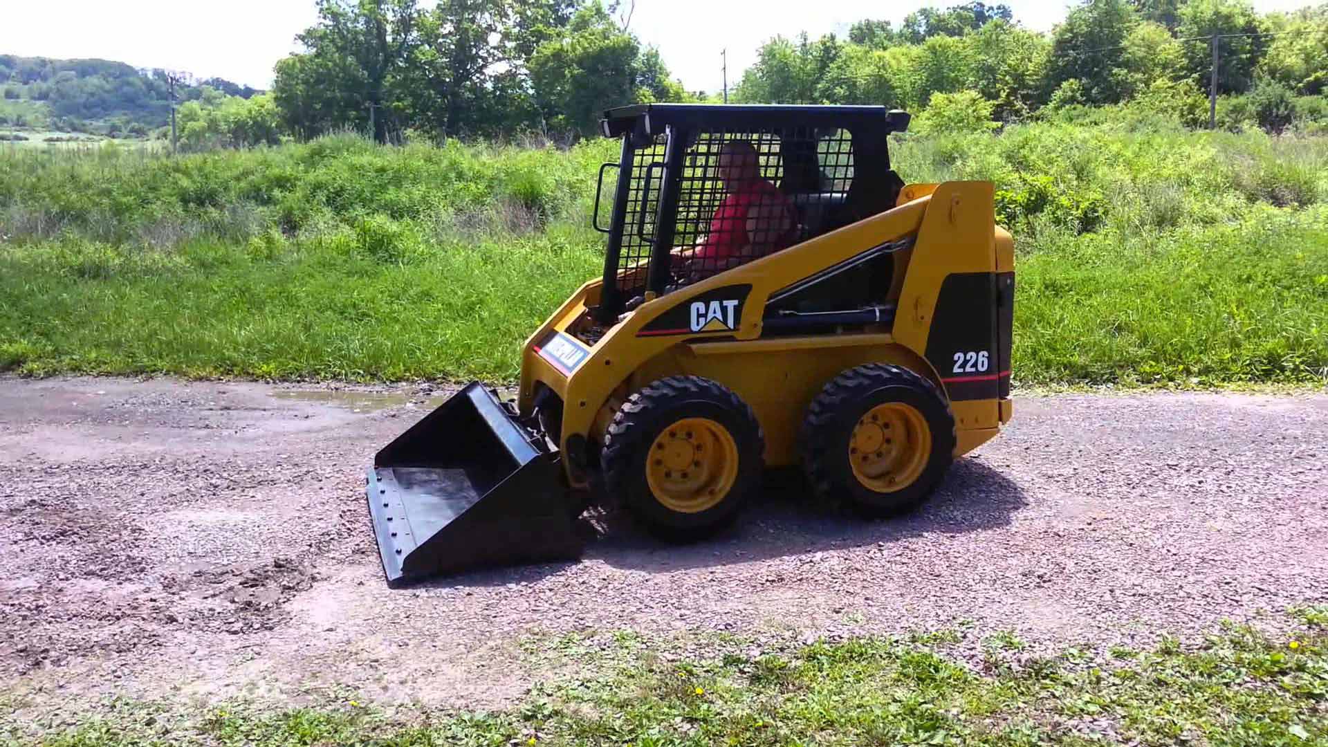 Мини-погрузчик для работ по благоустройству