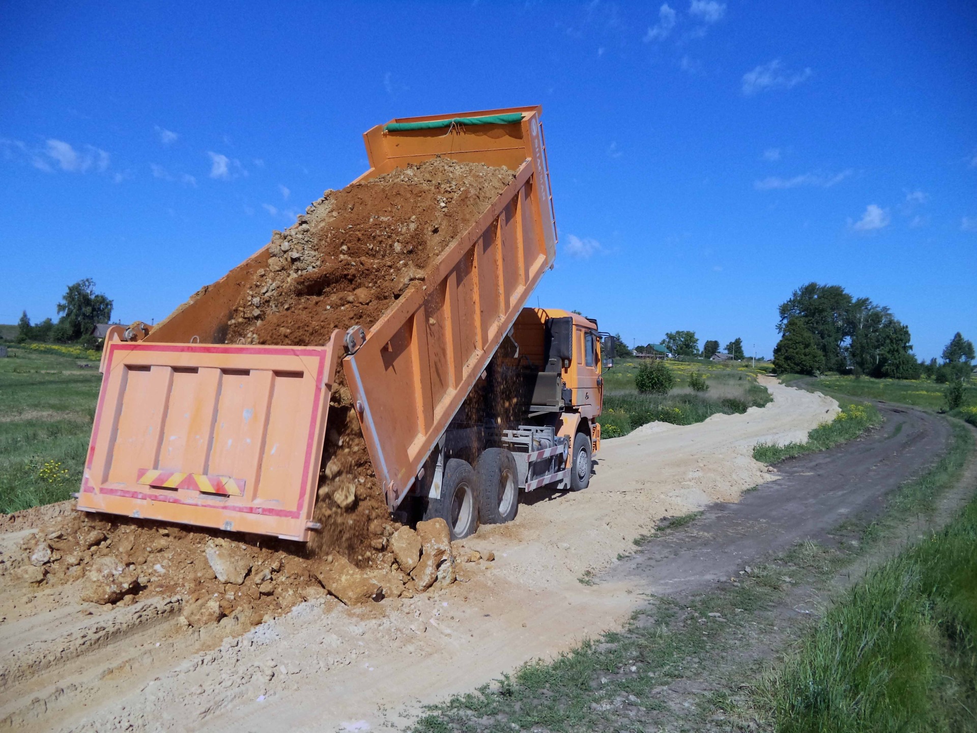Самосвал для работ по благоустройству